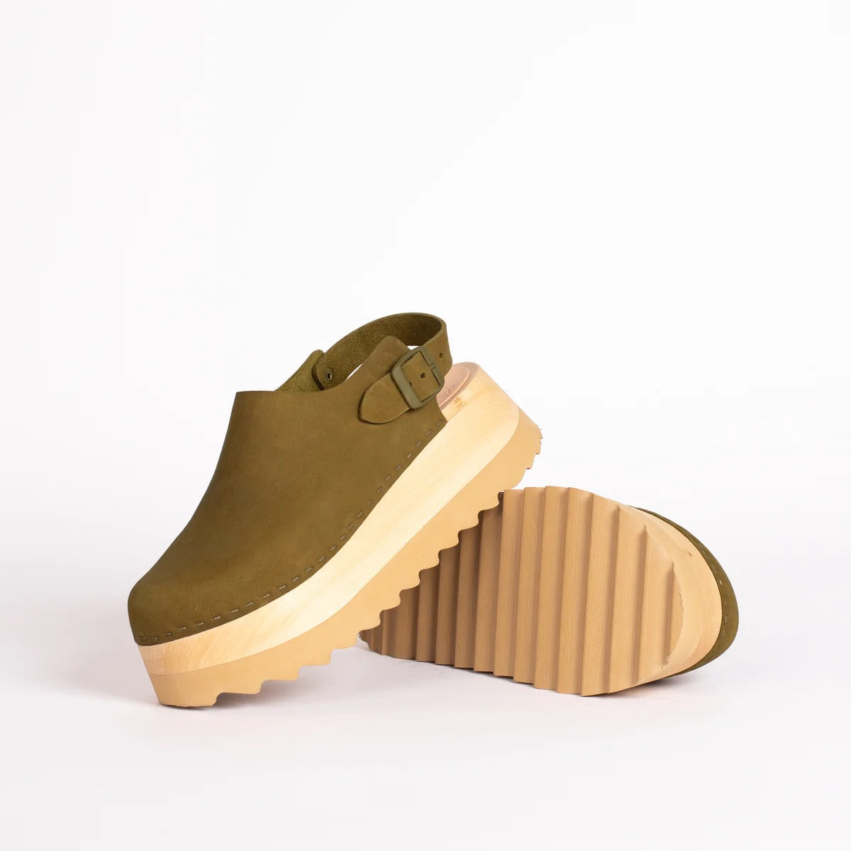 "Classic White Comfort Sneakers – Timeless Elegance for Every Step"